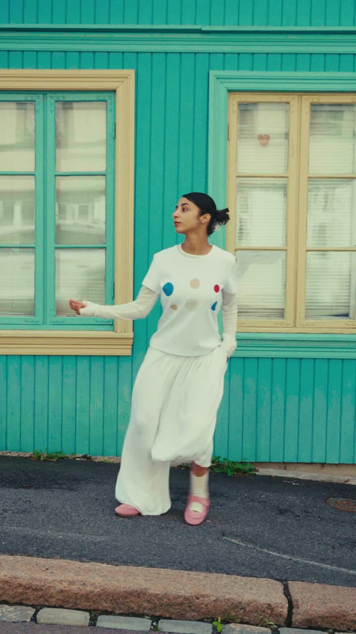 Creative video in front of a green facade