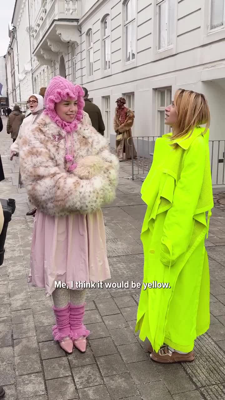 Fashion Week streetstyle in pink and bright yellow